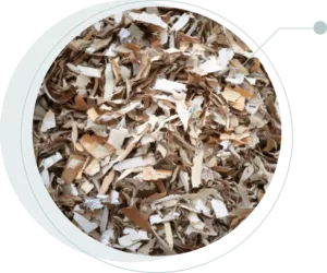 Papierabfalle fur nachhaltiges Upcycling – Wiederverwertung von Karton und Papier 2 Zerkleinerte Papierabfälle und Kartonreste als nachhaltige Recycling-Rohstoffe für Upcycling-Produkte.